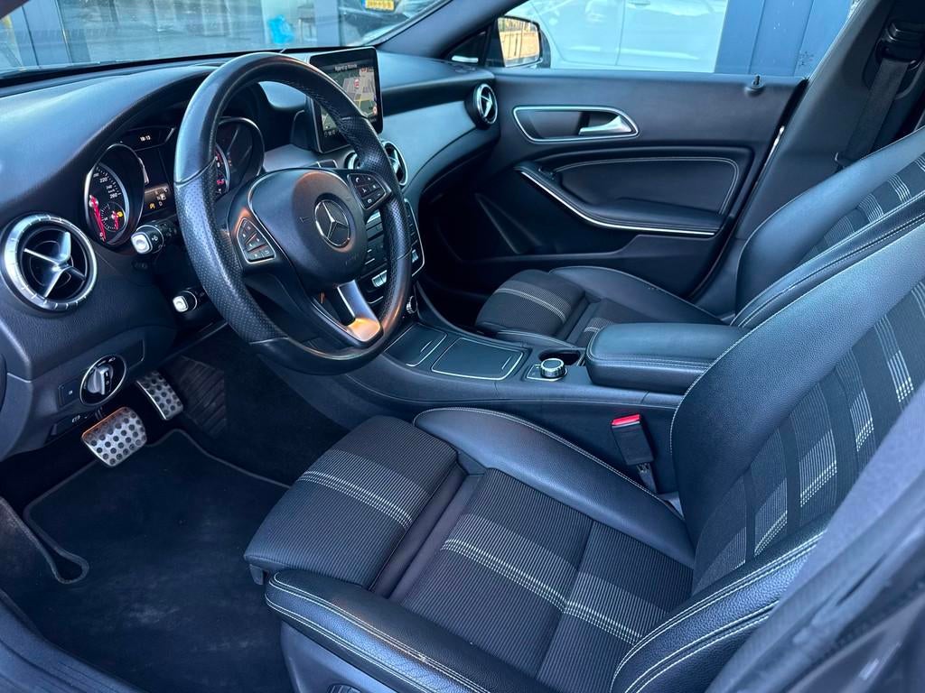 Mercedes-Benz CLA-klasse Shooting Brake 180 AMG Night Editio, CLA, Gebruikt, Zwart, 4 cilinders