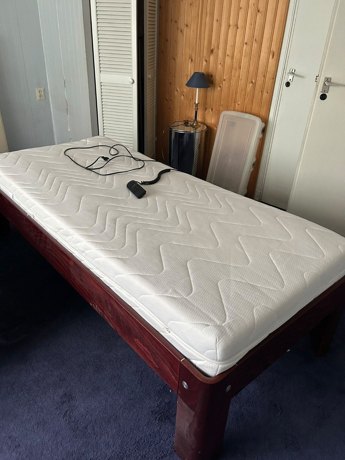 Elektrisch seniorbed 90x200 met matras, Ophalen, 90 cm, Eenpersoons, Bruin