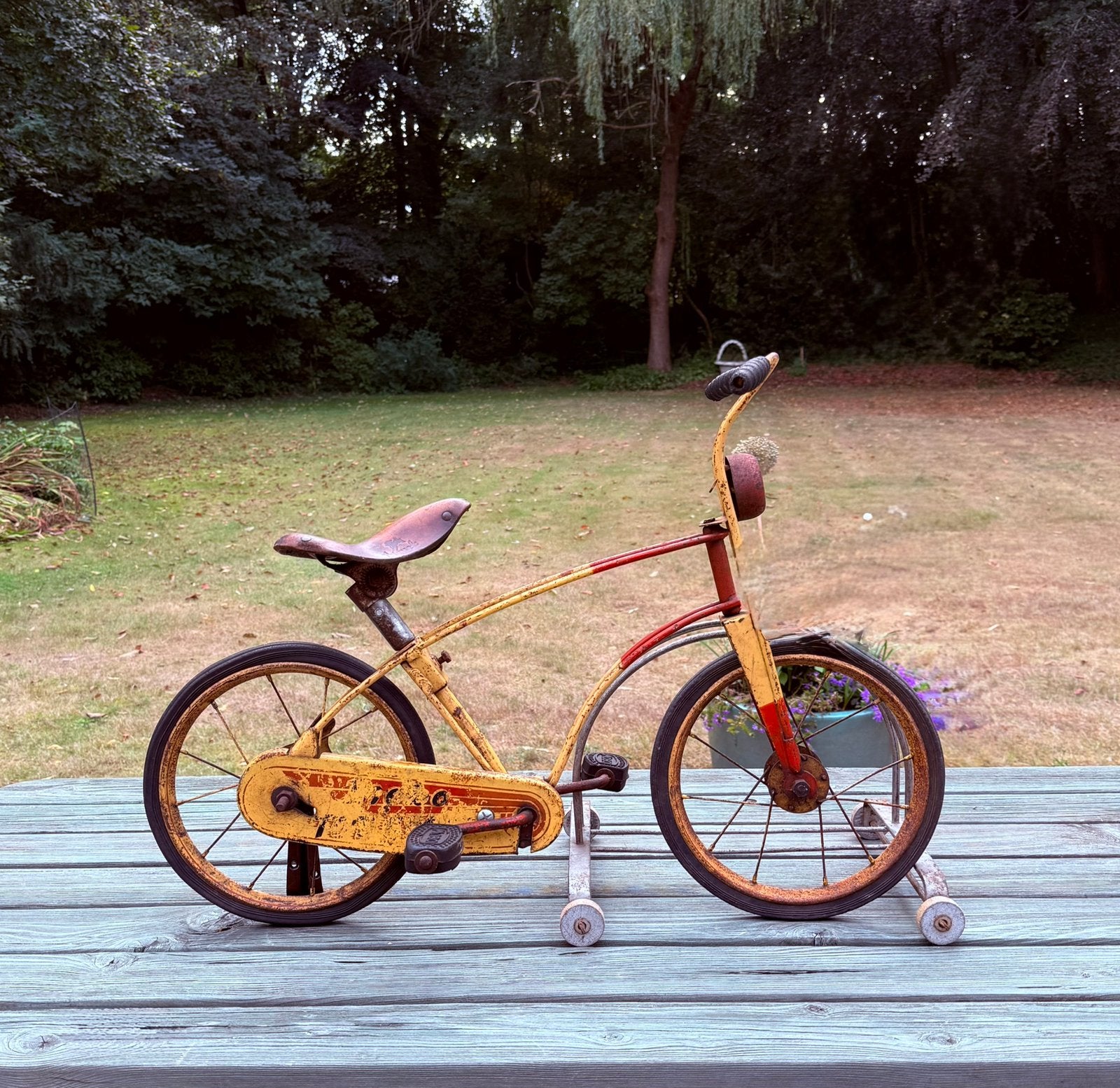 Klein zeldzaam MOBO TOYS kinder fietsje (1930/1940), Antiek en Kunst, Ophalen