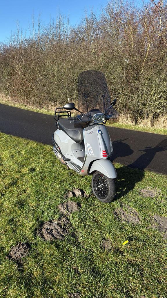 Vespa nardo grey 12.000, Ophalen of Verzenden, Zo goed als nieuw, Benzine, Vespa