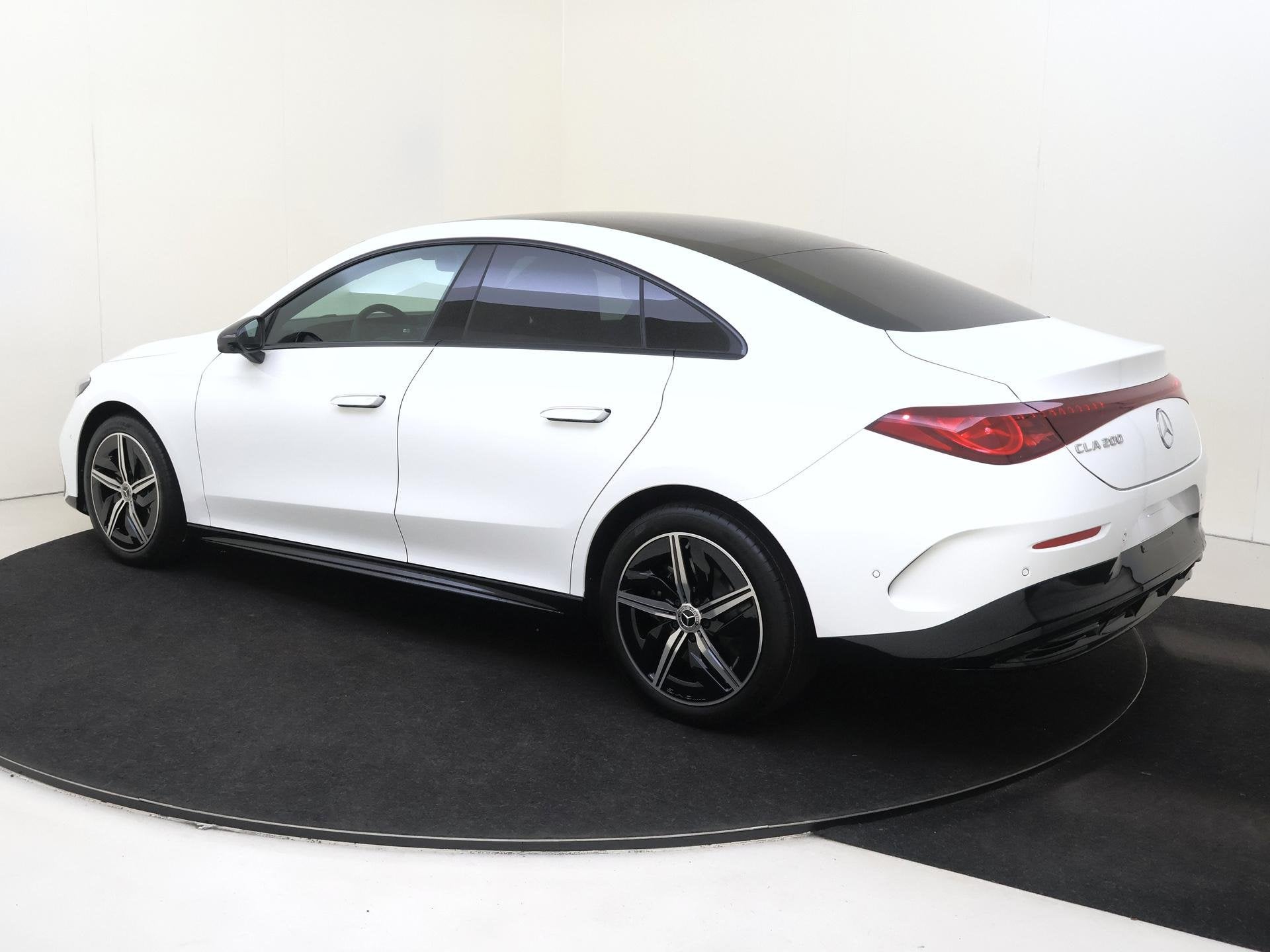 Mercedes-Benz CLA-klasse 200 Business Solution AMG 58 kWh Ni, Auto's, Automaat, Zwart, Wit, Nieuw
