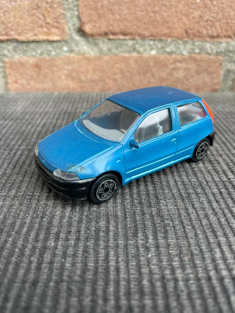 1:43 Fiat Punto …… 2,50, Ophalen of Verzenden, Zo goed als nieuw, Auto, Overige merken
