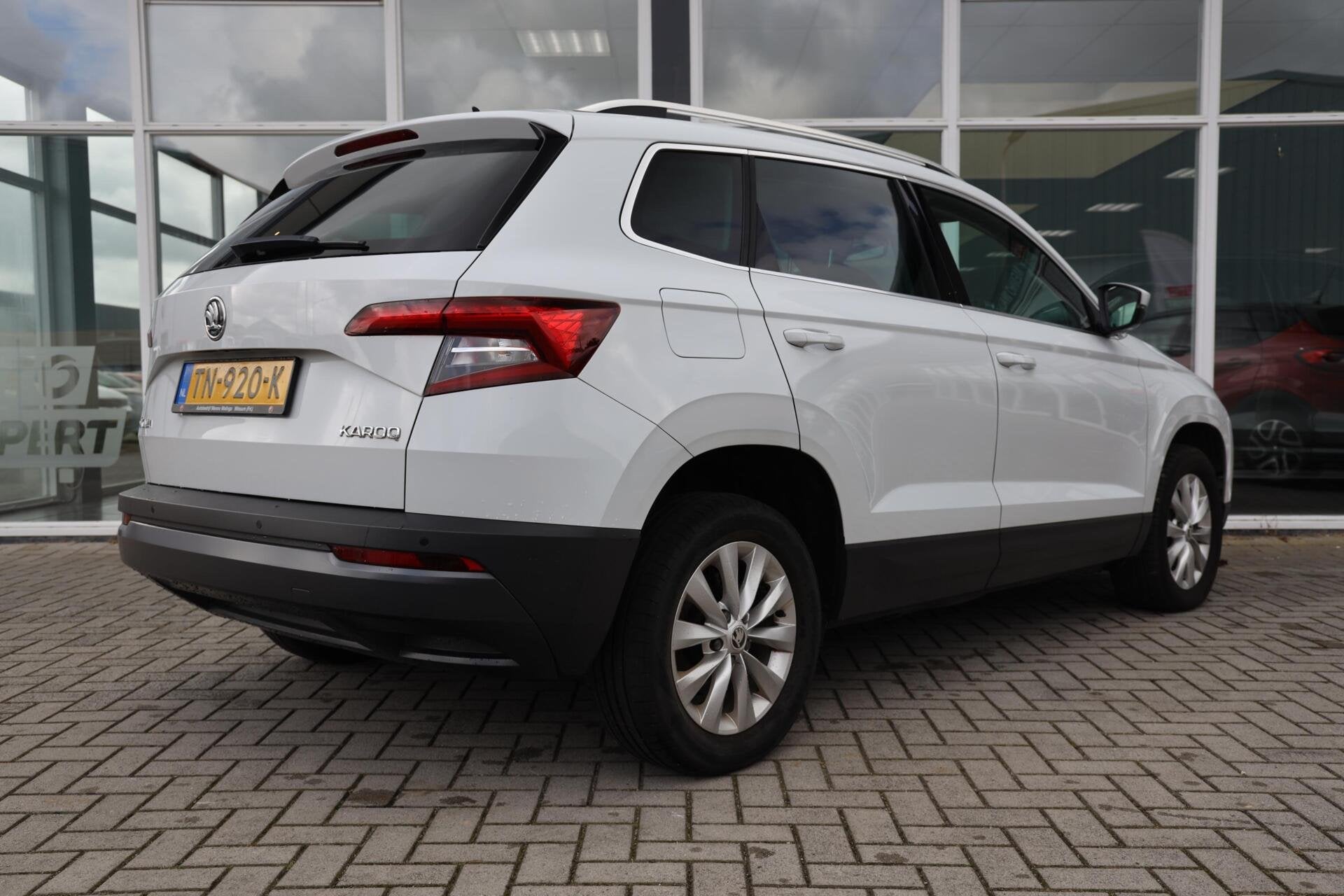 Skoda Karoq 1.0 TSI Clever Edition|Cruise control|Navi|PDC|, Auto's, Voorwielaandrijving, Gebruikt, Euro 6, Met garantie (alle)