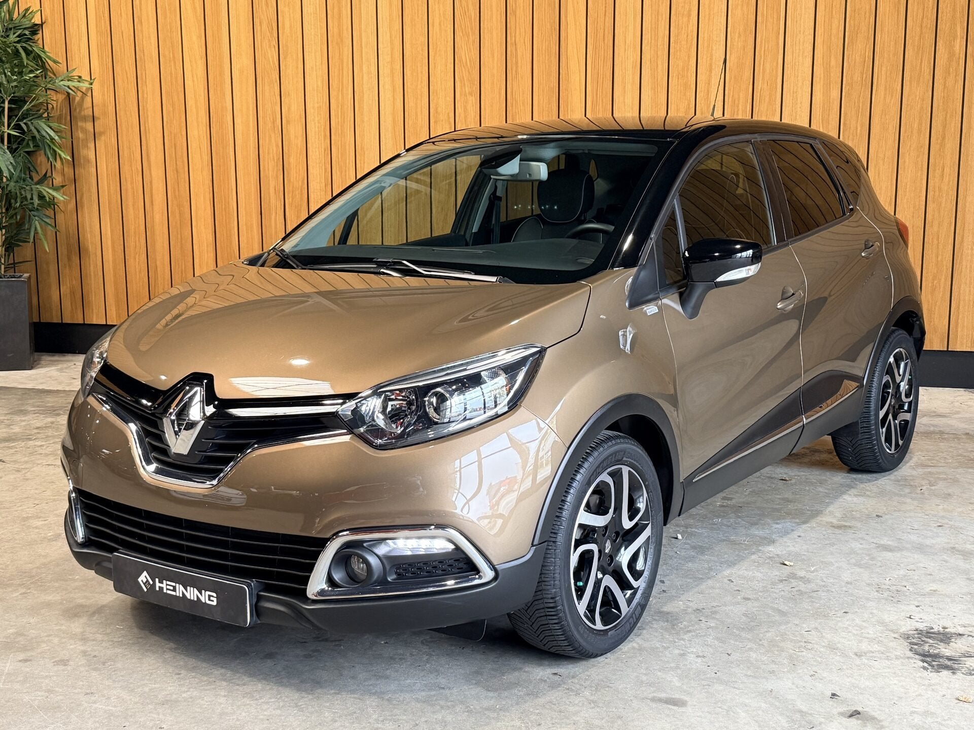 Renault Captur 1.2 TCe Barista Edition Automaat. Camera. Nav, Auto's, Euro 6, 4 cilinders, Bruin, 19 km/l