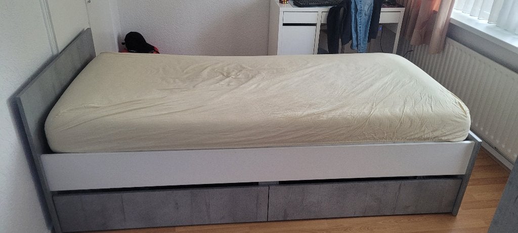 Bed met kledingkast, Huis en Inrichting, 90 cm, Eenpersoons, Ophalen of Verzenden, Zo goed als nieuw