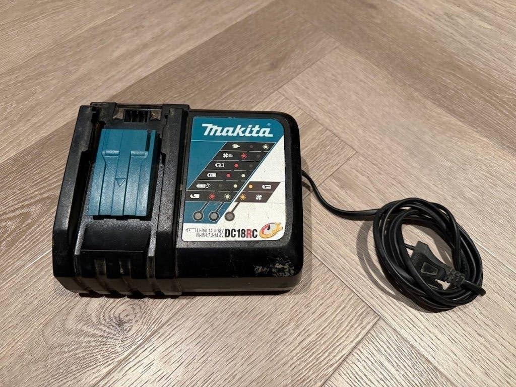 Makita 18v LXT Oplader DC18RC, Ophalen of Verzenden, Gebruikt
