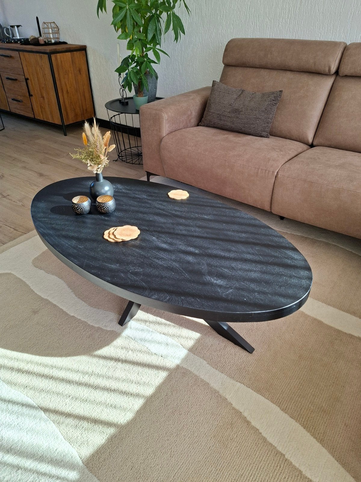 Te koop mooie ovale zwarte Salontafel: 130x70x41 cm (lxbxh), Ophalen, 100 tot 150 cm, 50 tot 100 cm, Zo goed als nieuw