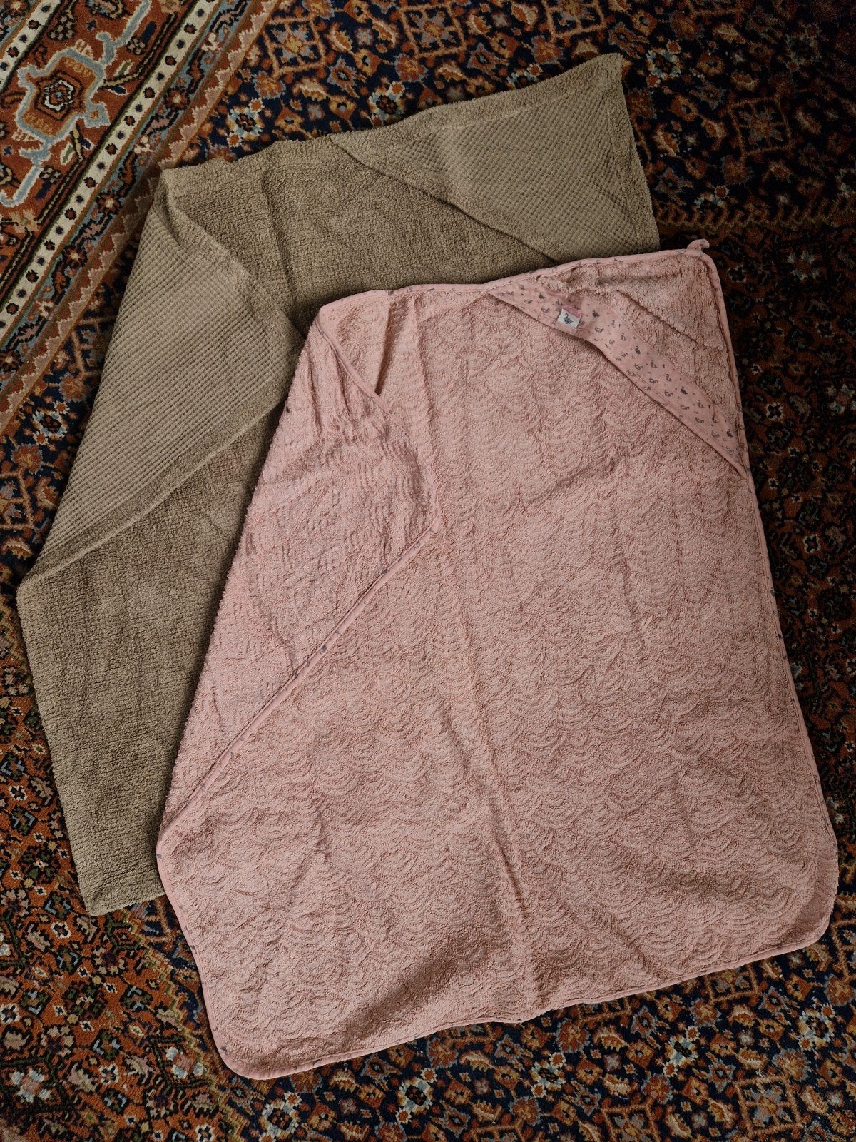 Set van 2 badcapes: oud roze Bébé-jou en handgemaakte taupe, Ophalen of Verzenden, Gebruikt, Overige typen, Bébé-jou