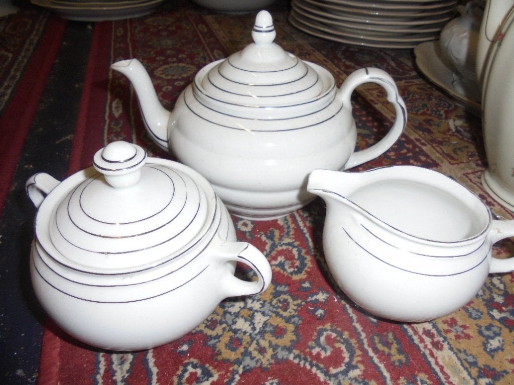Mosa Theepotje + roomstel wit met zilveren bies, Ophalen of Verzenden