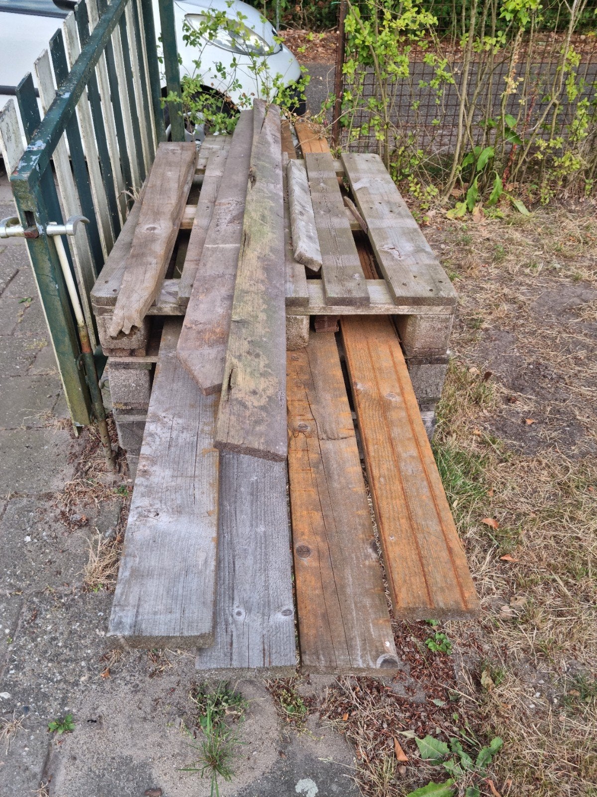 Partij haardhout pallets balken planken alles maar €5,-!, Ophalen, Gebruikt, Planken, Hardhout