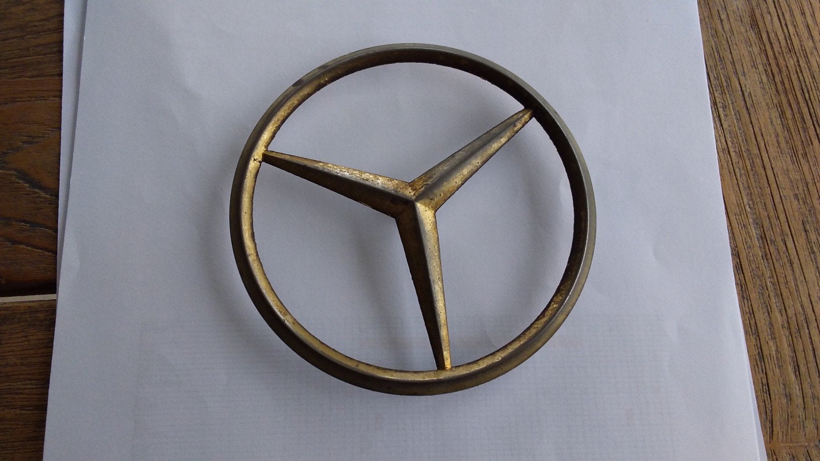 MERCEDES-BENZ EMBLEEM GOUD KLEUR, Verzenden, Mercedes-Benz, Bumper
