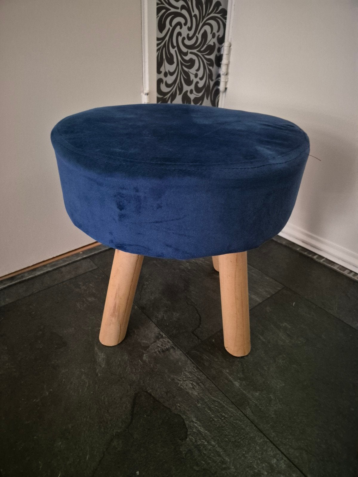 Stijlvol blauw krukje met houten poten, Ophalen, Zo goed als nieuw, Hout