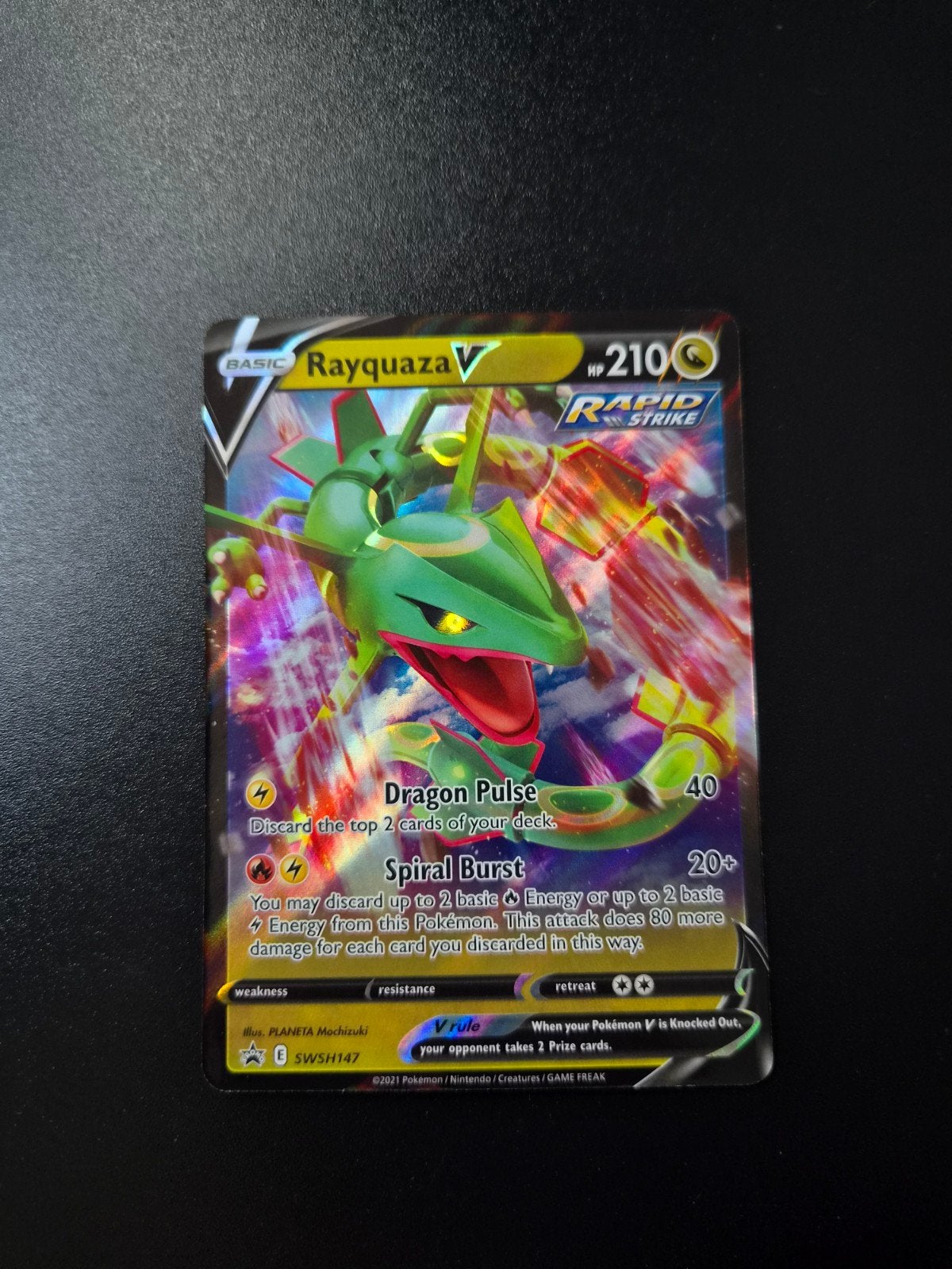 Rayquaza V SWSH147 Pokemon Promo, Ophalen of Verzenden, Zo goed als nieuw, Booster, Foil