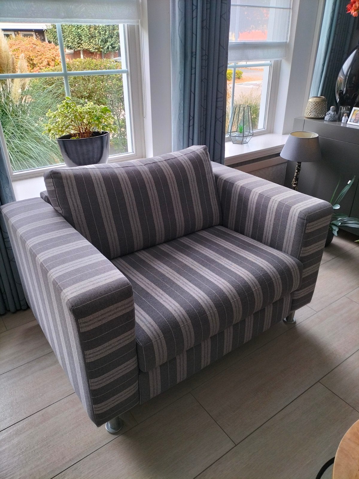 Comfortabele Loveseat - Grijs gestreept (130x95 cm), Ophalen, Gebruikt, Eén, Stof