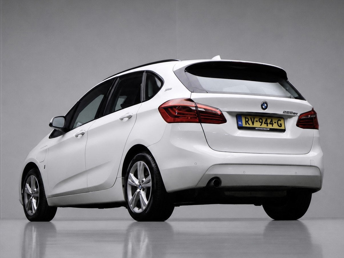 BMW 2-serie Active Tourer 225xe iPerformance Sport (NAVI,PDC, Automaat, 136 pk, Gebruikt, Wit
