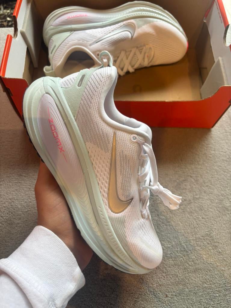 Nike vomero 18 white metallic silver - maat 38,5 - nieuw, J, Wit, Nieuw, Ophalen of Verzenden