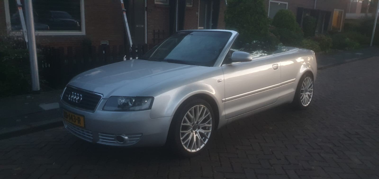 Audi a4 b6 2.4v6 cabriolet s-line, 2002,190dkm, Auto's, Voorwielaandrijving, Stof, Zwart, 4 stoelen