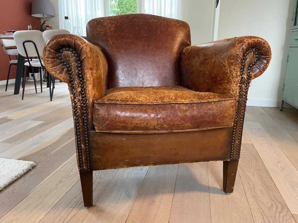 Oude leren fauteuil, Huis en Inrichting, Ophalen, Gebruikt, 50 tot 75 cm, Hout