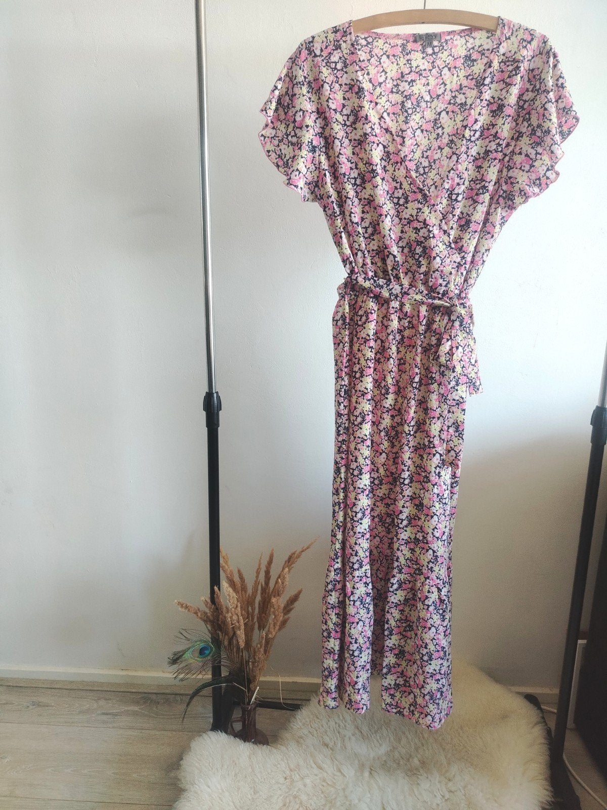 Bloemenprint maxi jurk met strikceintuur - Liz Devy, Kleding | Dames, Maat 38/40 (M), Liz Devy, Meerkleurig, Ophalen of Verzenden