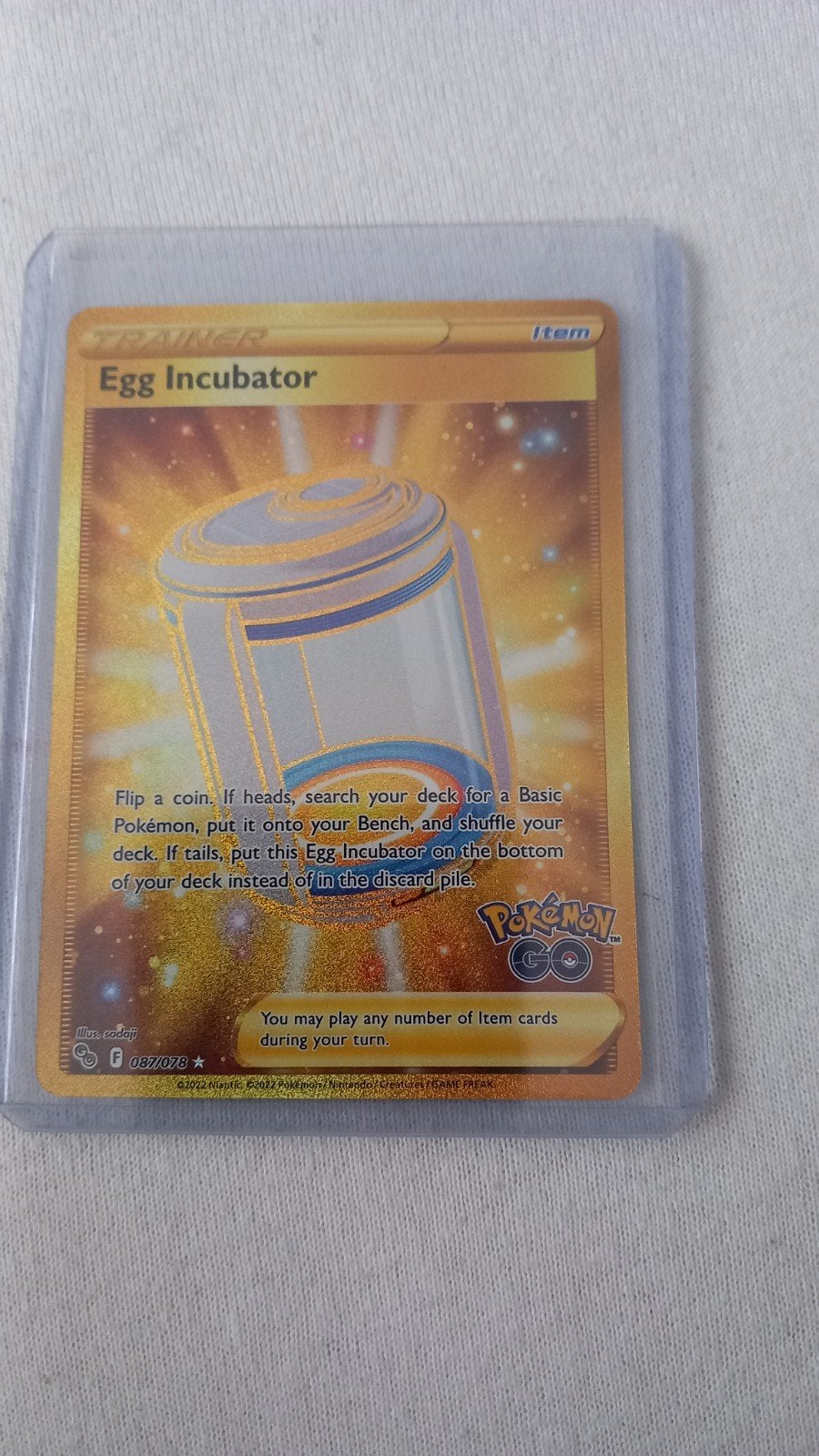 Pokemon TCG Egg Incubator Gold Secret Rare (Geen schade), Ophalen of Verzenden, Zo goed als nieuw, Losse kaart, Foil