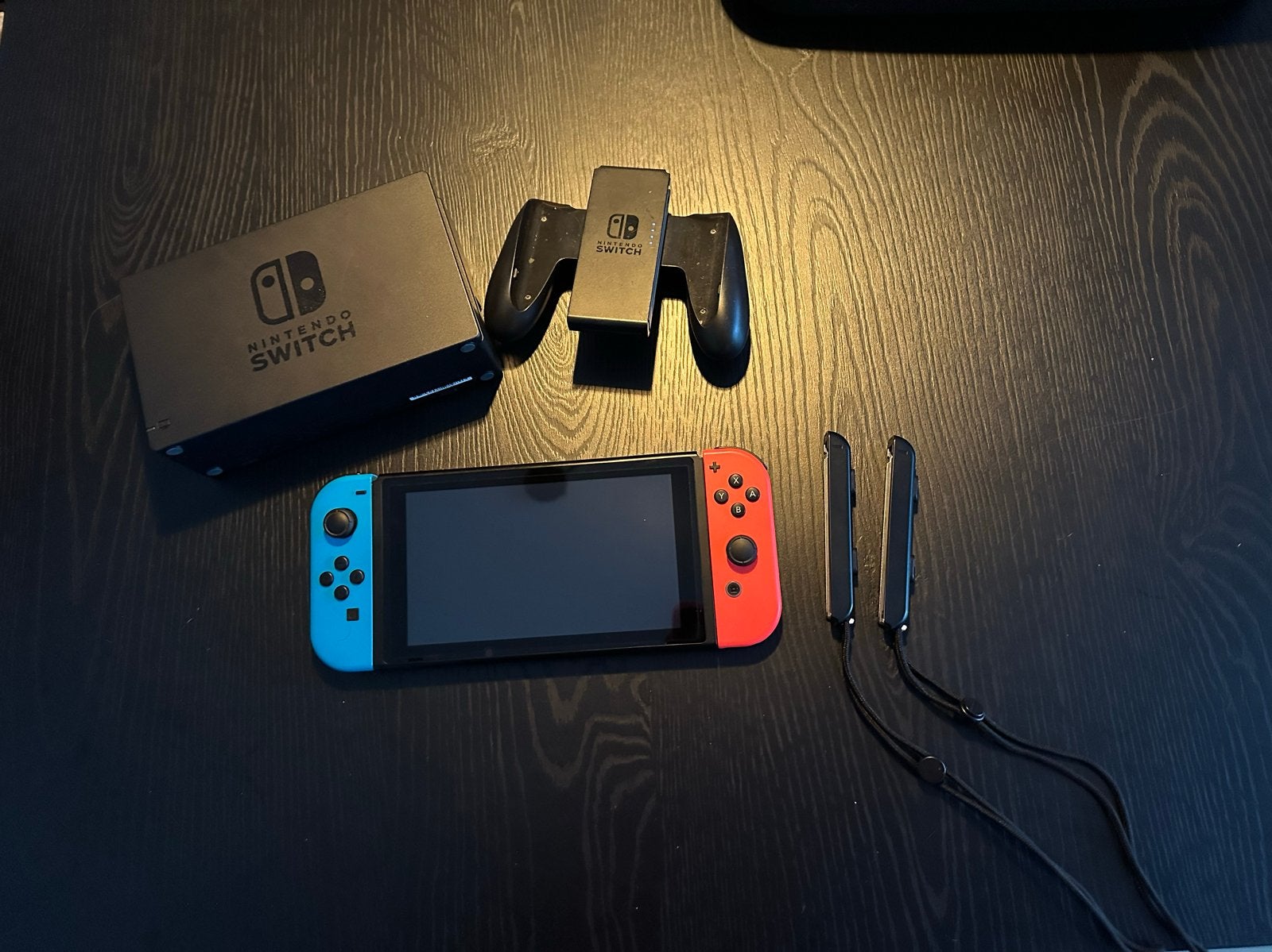 Nintendo Switch met toebehoren en spellen in koffer, Spelcomputers en Games, Ophalen, Met games, Met 2 controllers, Zo goed als nieuw