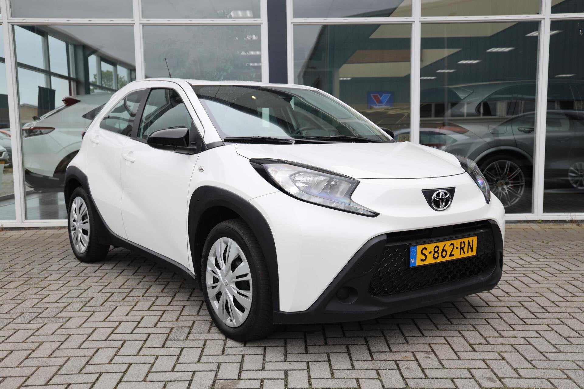 Toyota Aygo X 1.0 VVT-i MT Play|Camera|ACC|Airco|, Stof, Gebruikt, 920 kg, 4 stoelen