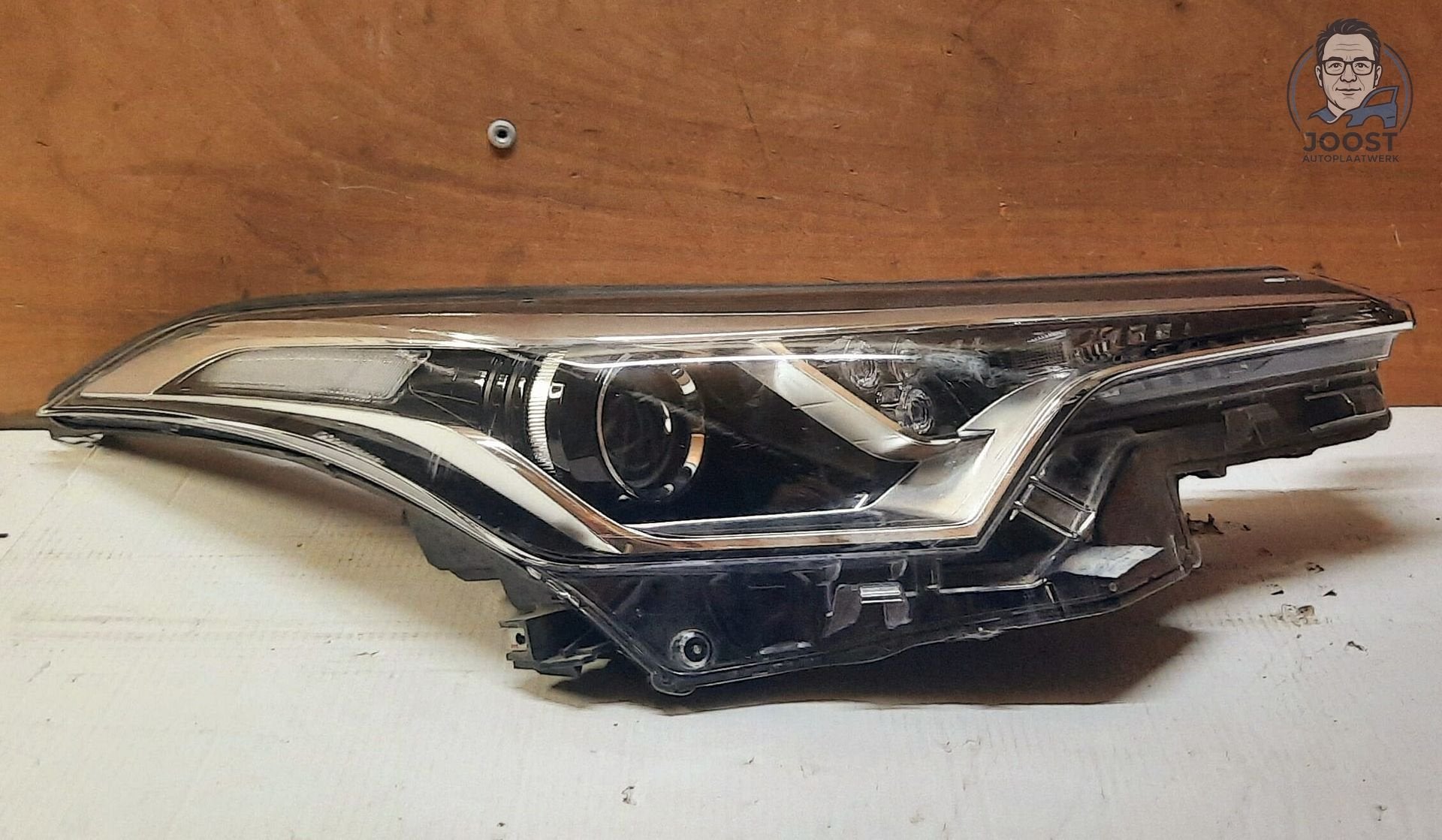 Koplamp rechts Toyota C-HR vanaf 2016 81110-F4031, Gebruikt, -, Ophalen of Verzenden, Toyota