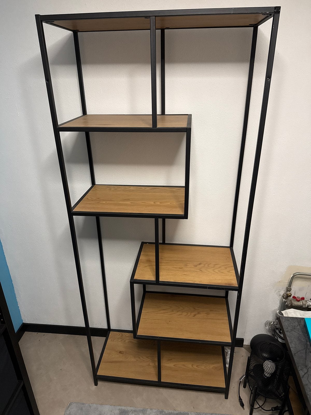 Moderne kast met vakken - Zwart metaal en hout, Ophalen, Met plank(en), Gebruikt, 50 tot 100 cm