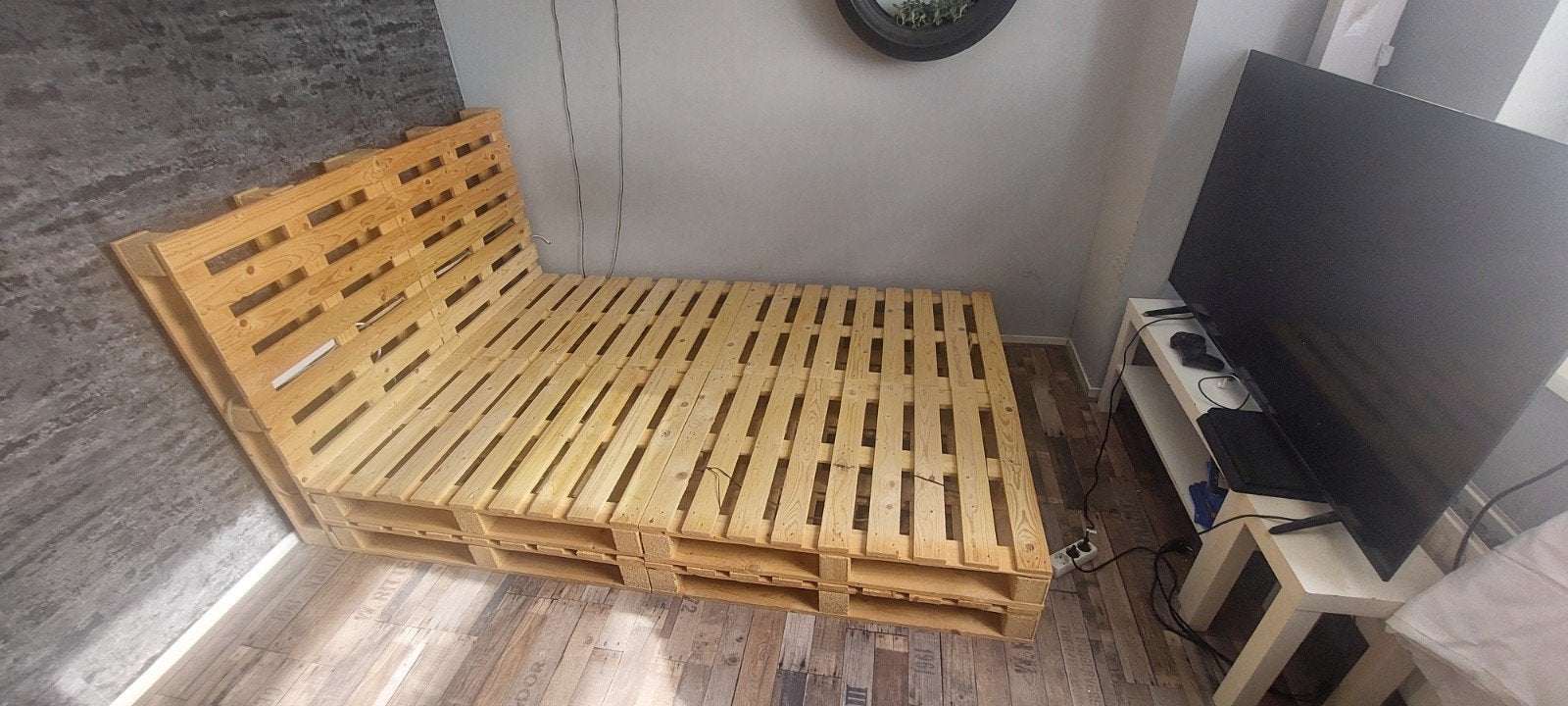 stoer pallet bed 140x200, Ophalen, Tweepersoons, 140 cm, Zo goed als nieuw