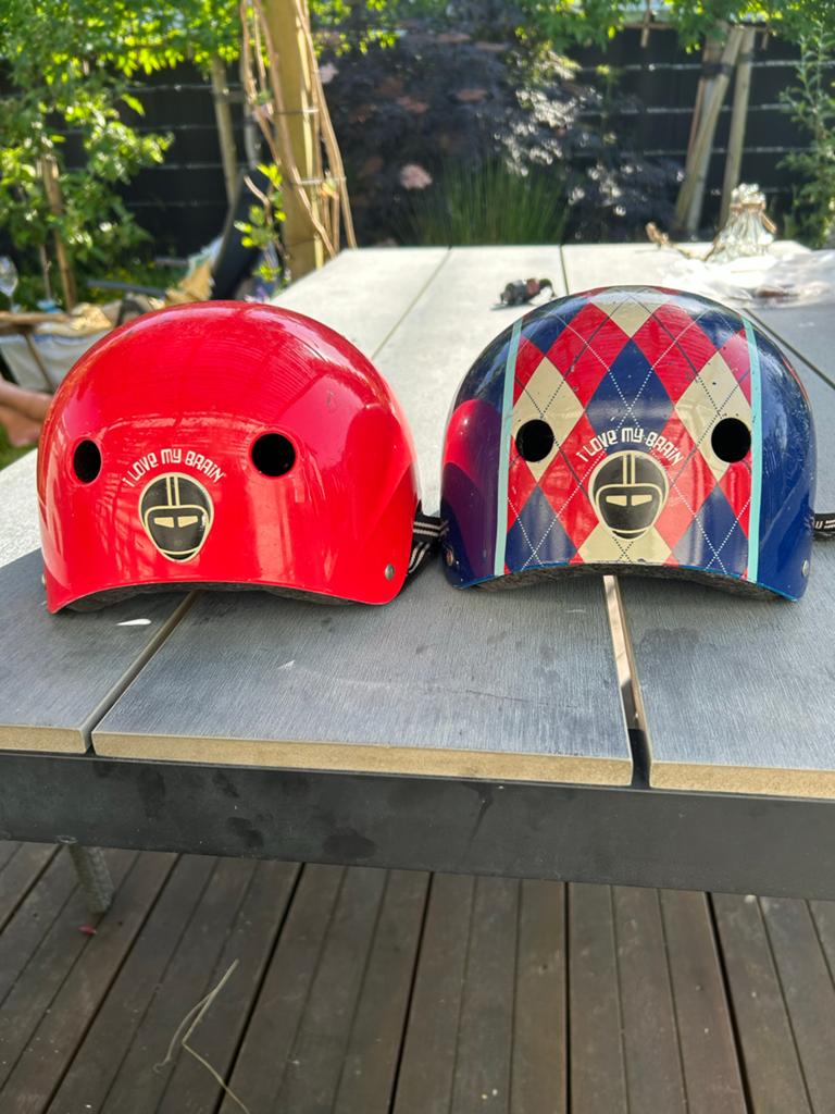 Nutcase fietshelm kind, 2 stuks, Ophalen, Gebruikt, Jongen of Meisje