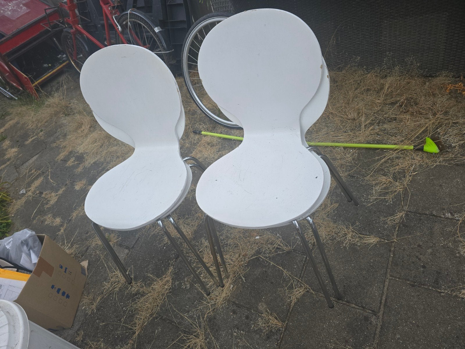 4 witte stoelen met metalen poten, Huis en Inrichting, Stoelen, Ophalen, Gebruikt, Wit, Vier
