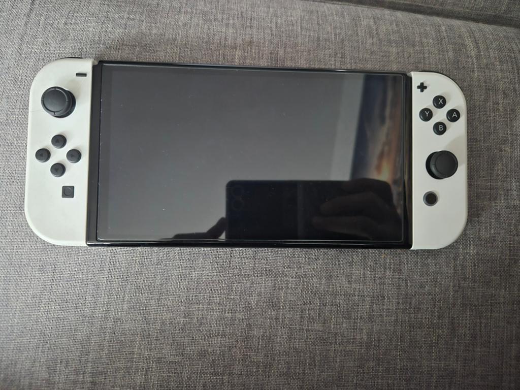 Nintendo switch oled met bon, Spelcomputers en Games, Spelcomputers | Nintendo Switch, Zo goed als nieuw, Switch OLED, Met 2 controllers