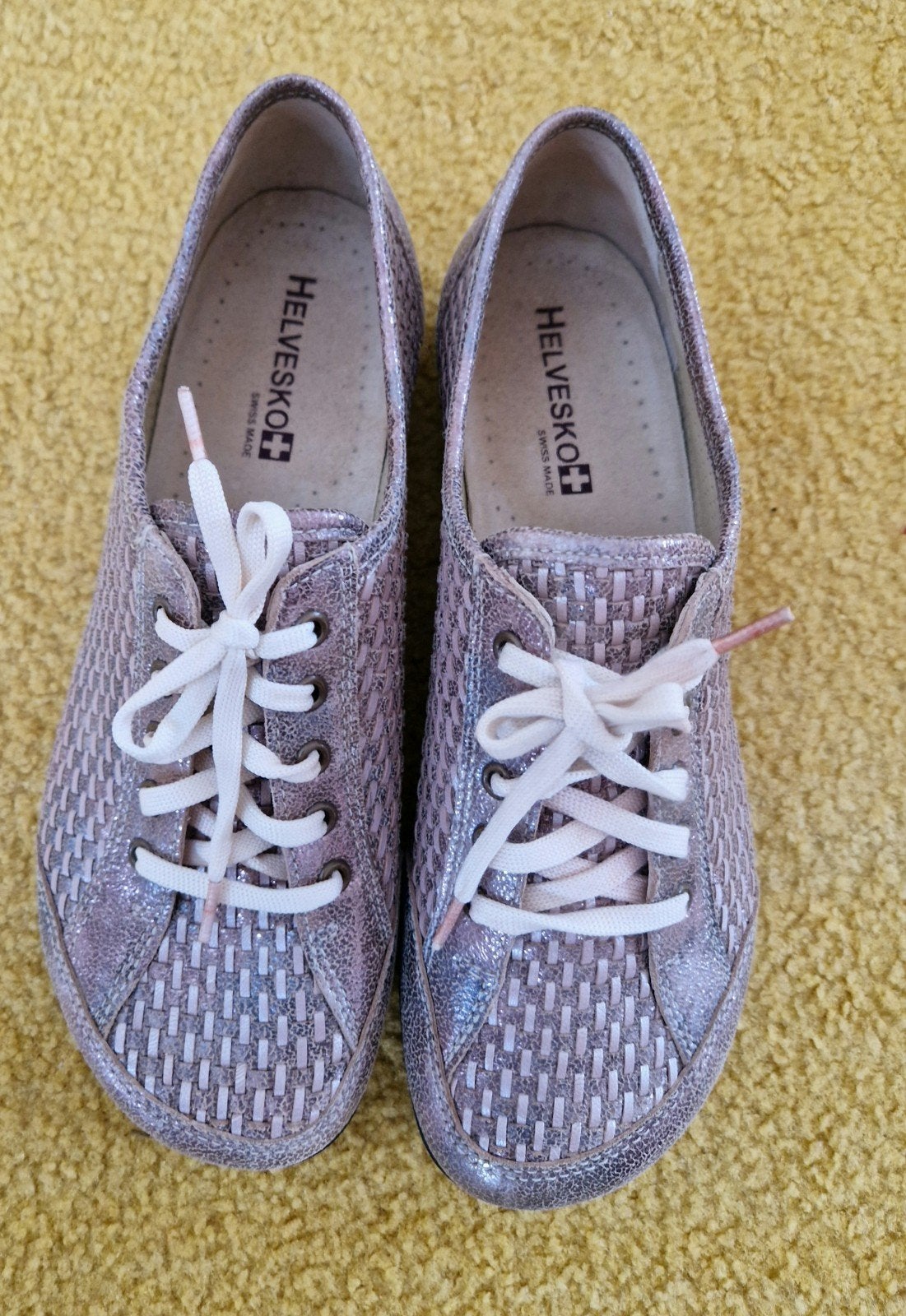 Helvesko Parelmoer Roze Sneakers Maat 40 Zo goed als nieuw, Helvesko, Ophalen of Verzenden, Roze, Sneakers of Gympen