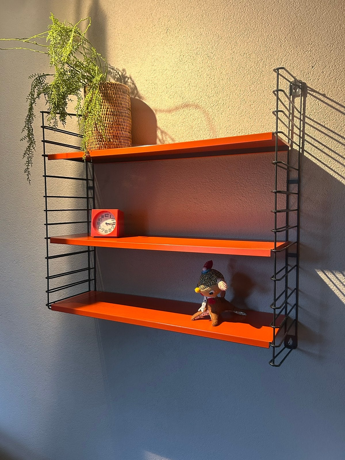 Vintage Tomado-Holland boekenrek - Oranje planken, Ophalen, Met plank(en), Gebruikt, 50 tot 100 cm