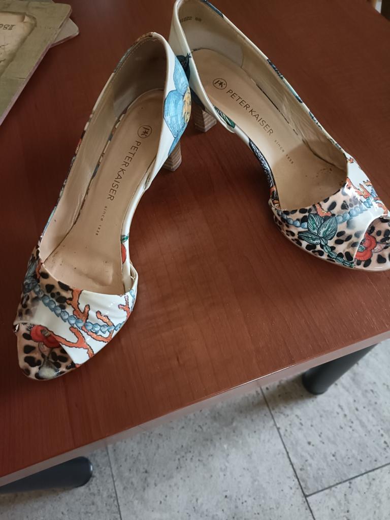 Peep to shoe's van Peter Kaiser maat 39, Kleding | Dames, Schoenen, Ophalen of Verzenden, Zo goed als nieuw, Zwart