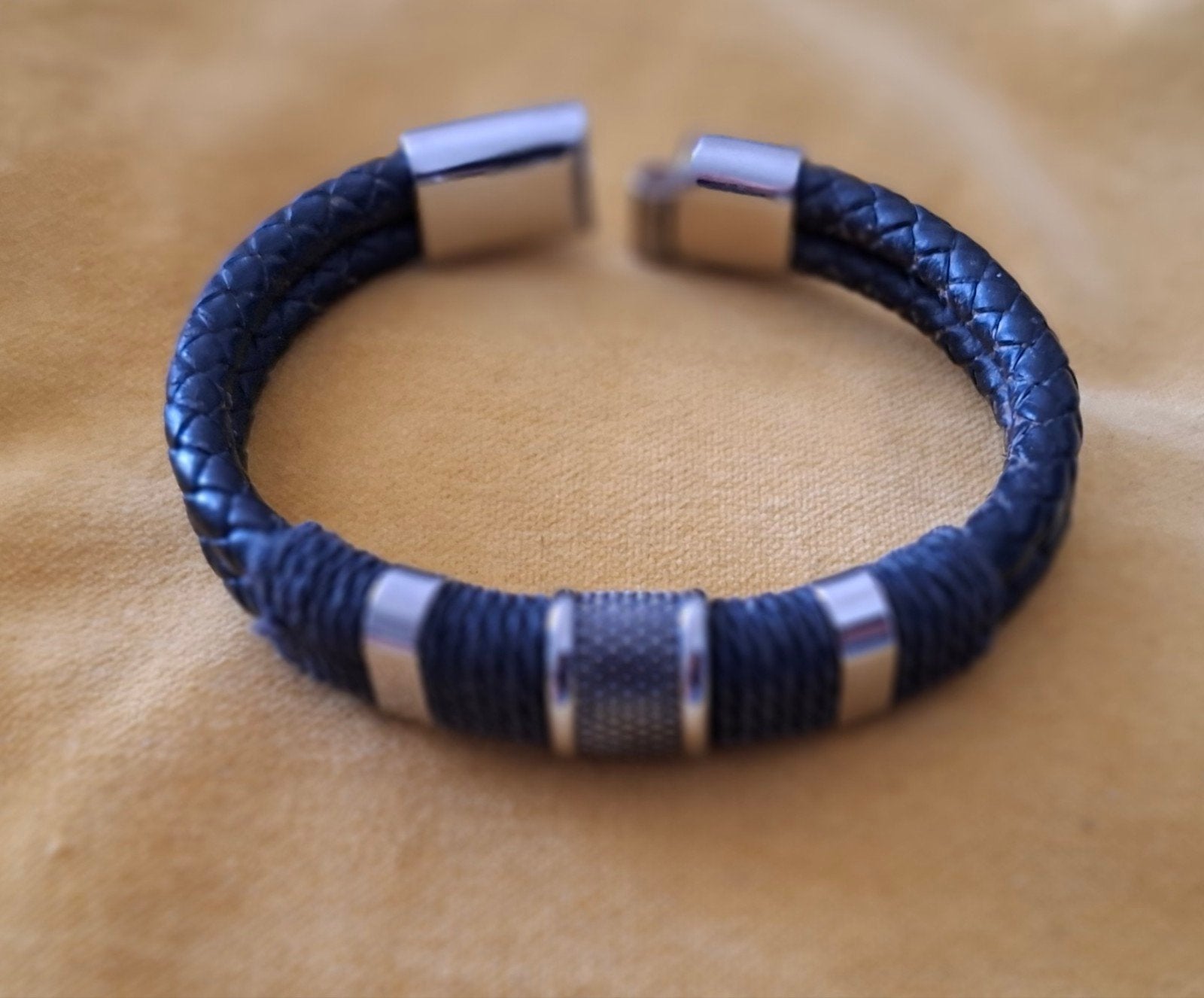 Stijlvolle gevlochten leren armband met stalen accenten, Ophalen, Zwart, Leer