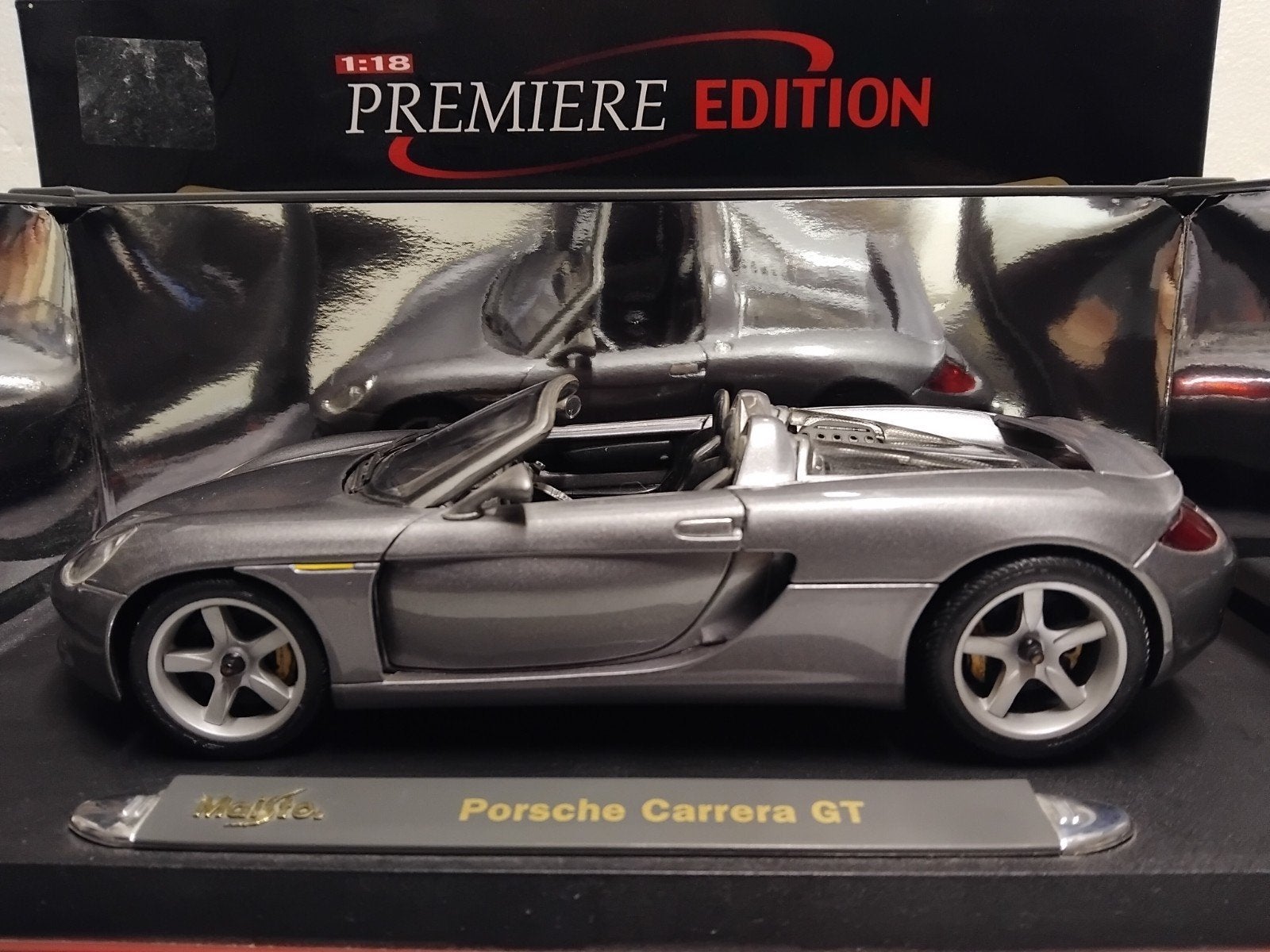 Porsche Carrera GT antraciet Maisto metal 1:18 KRD, Ophalen of Verzenden, Zo goed als nieuw, Auto, Maisto