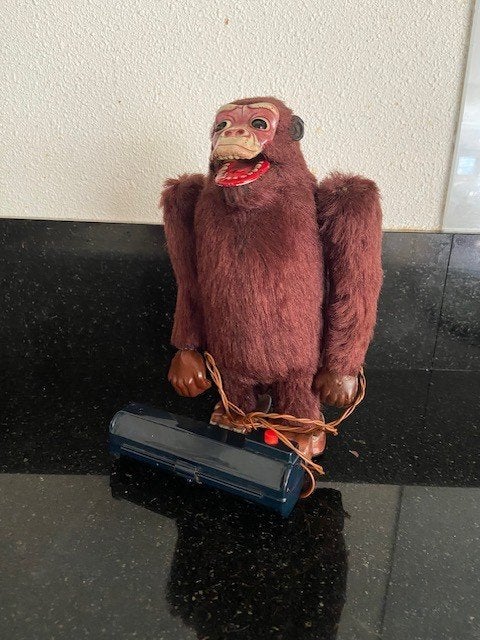 Walking gorilla monkey Japan remote control '50-'60, Ophalen of Verzenden