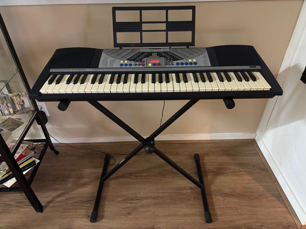 Keyboard Piano op afneembare standaard. Merk Bontempi, 61 toetsen, Zo goed als nieuw, Met standaard, Ophalen