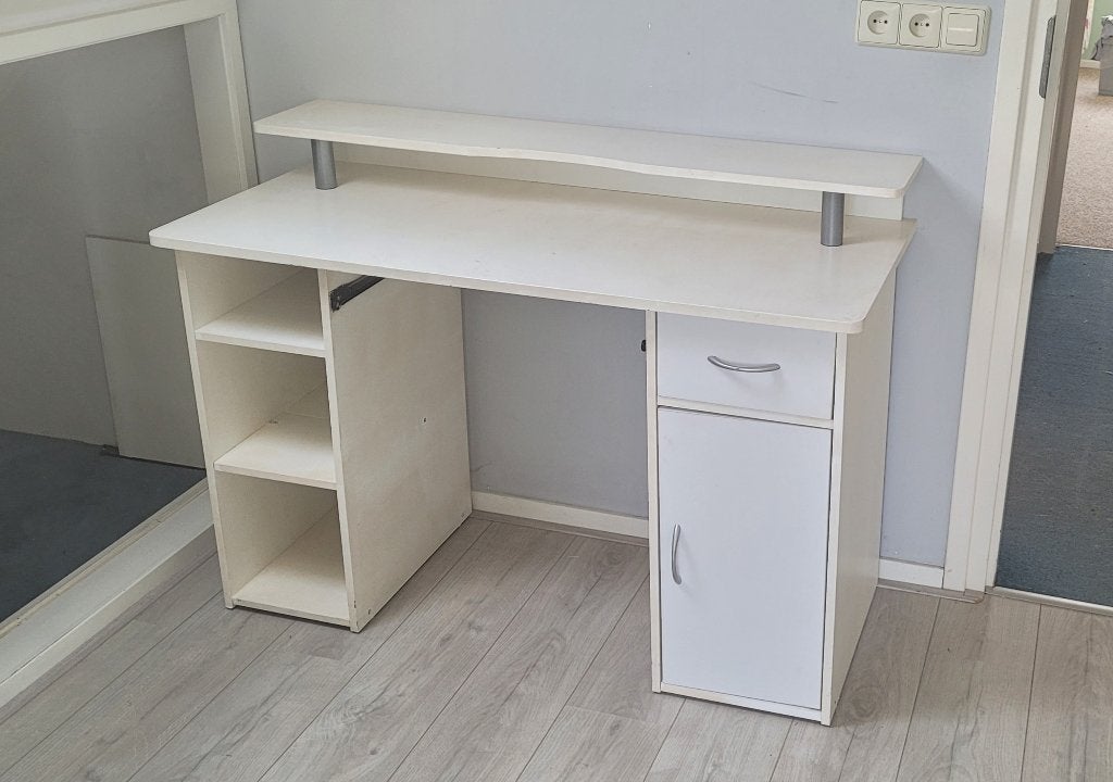Goed wit houten bureau inclusief verhoging en 2 kasten, Ophalen, 120 cm, Hout, Zo goed als nieuw