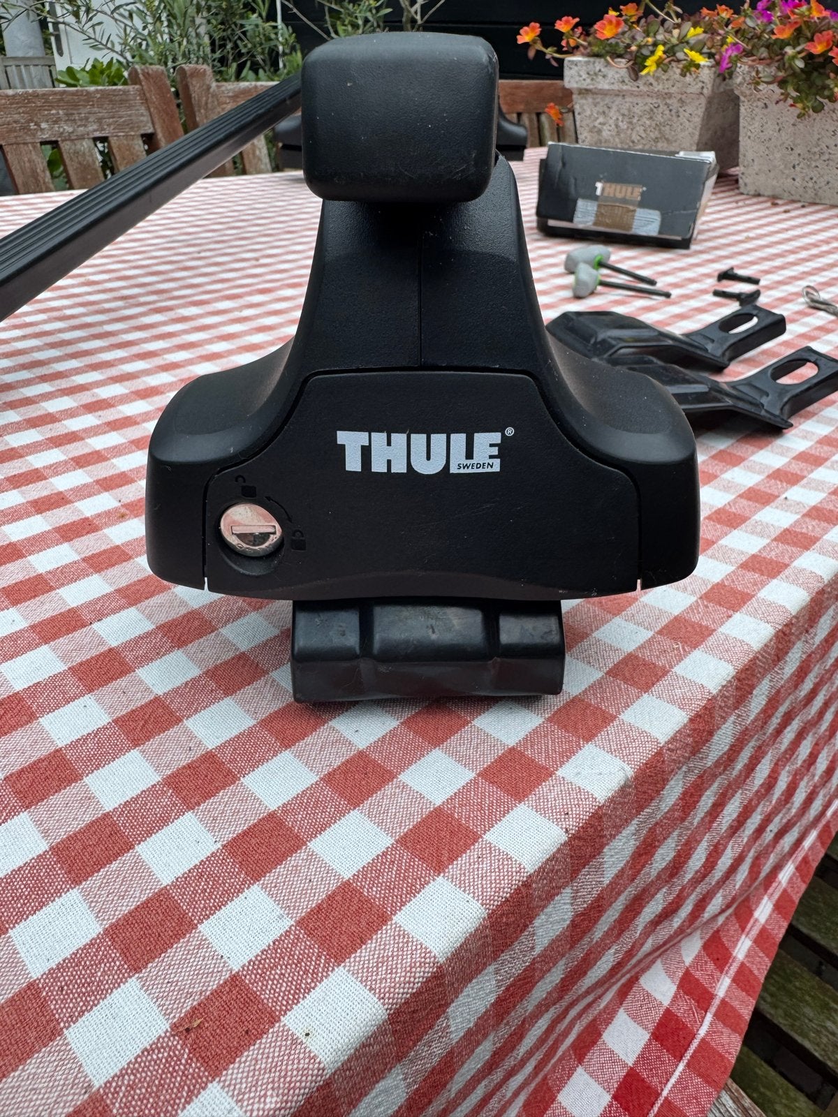 Thule dakdragers met kit 1493 voor VW Passat Variant, Ophalen, Gebruikt