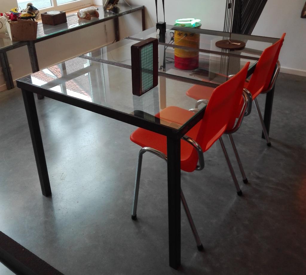 aparte tafel van ijzer en glas, Huis en Inrichting, Tafels | Salontafels, Ophalen, 50 tot 100 cm, Glas, Minder dan 50 cm