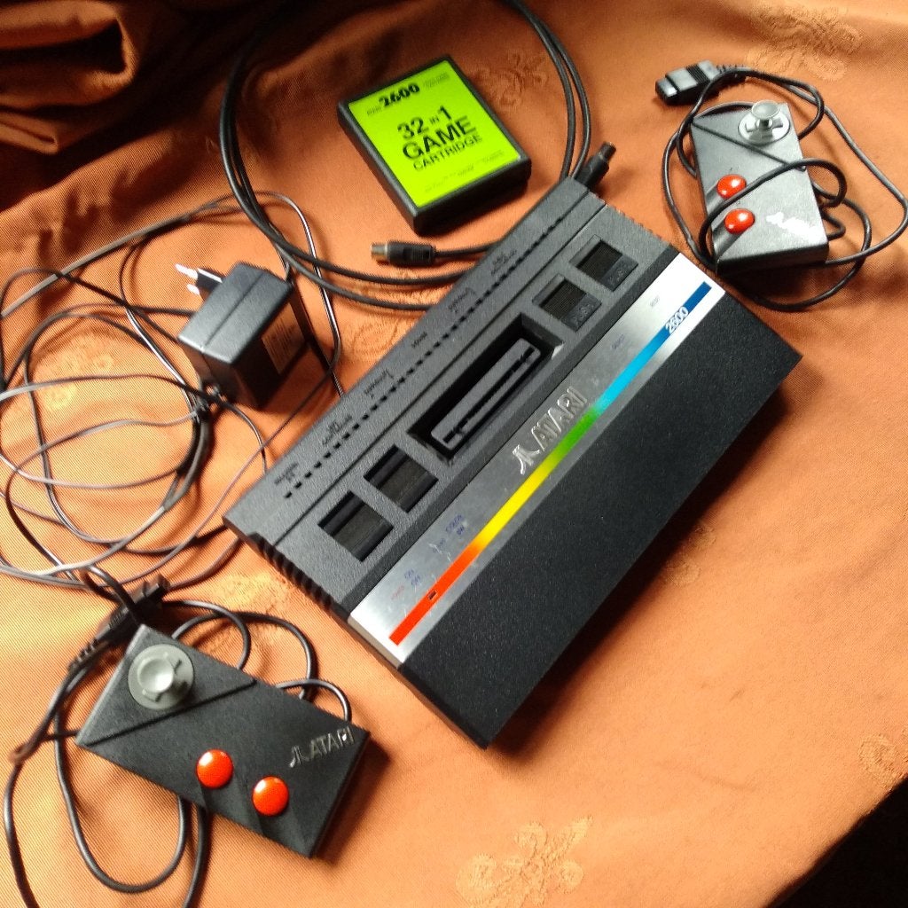 Atari 2600, Spelcomputers en Games, Spelcomputers | Atari, Ophalen, Met 2 controllers, Atari 2600, Gebruikt
