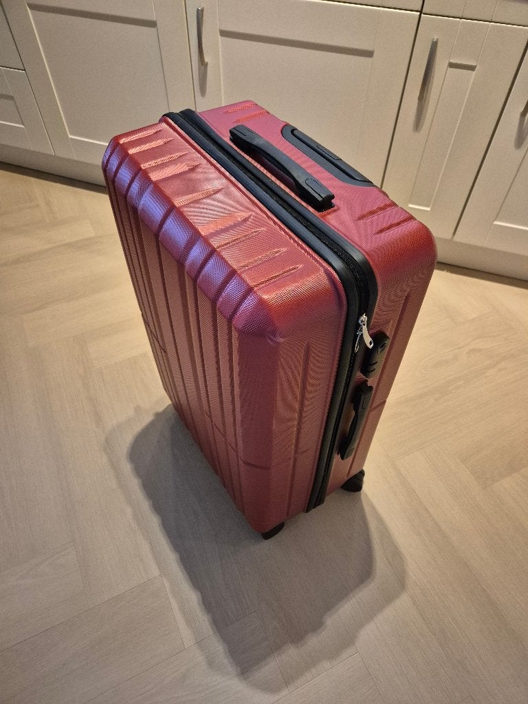 Rode koffer met wieltjes en slot, Hard kunststof, Zo goed als nieuw, Slot, 35 tot 45 cm