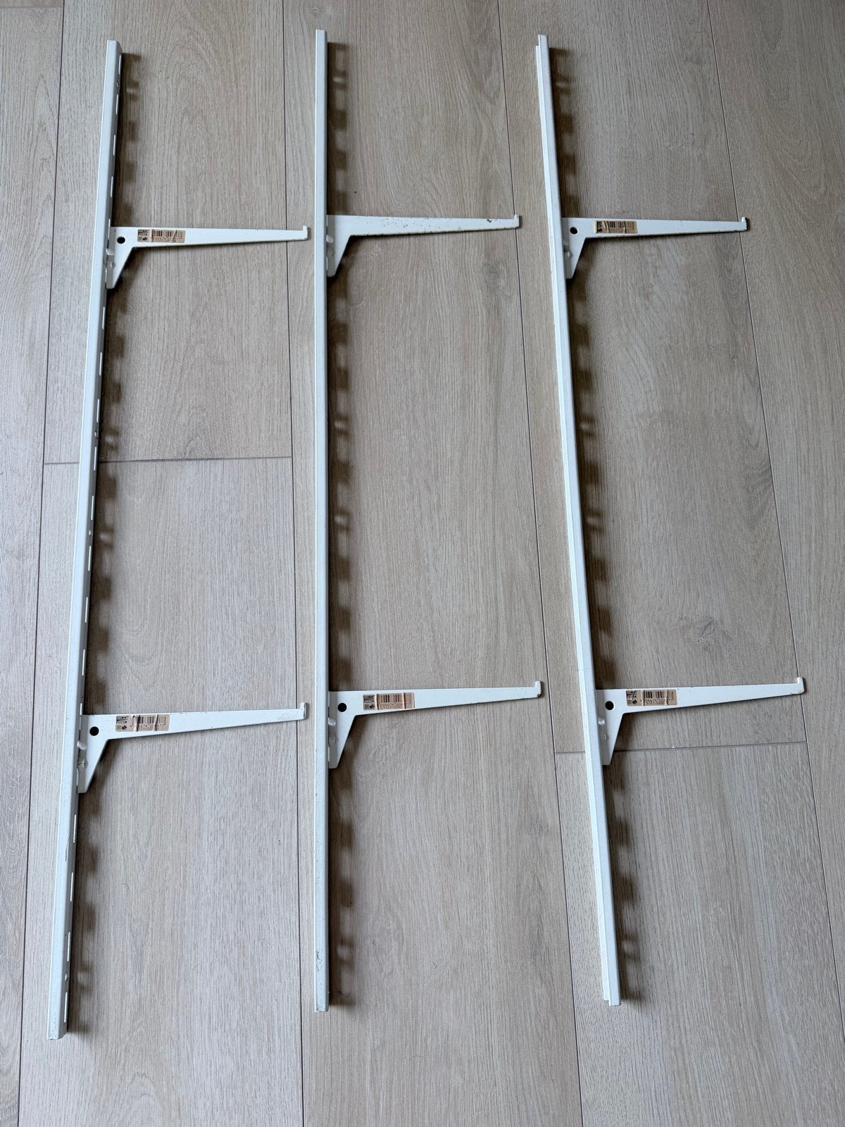 Witte plankdragers en rails voor wandplanken (3 sets), Ophalen, Gebruikt