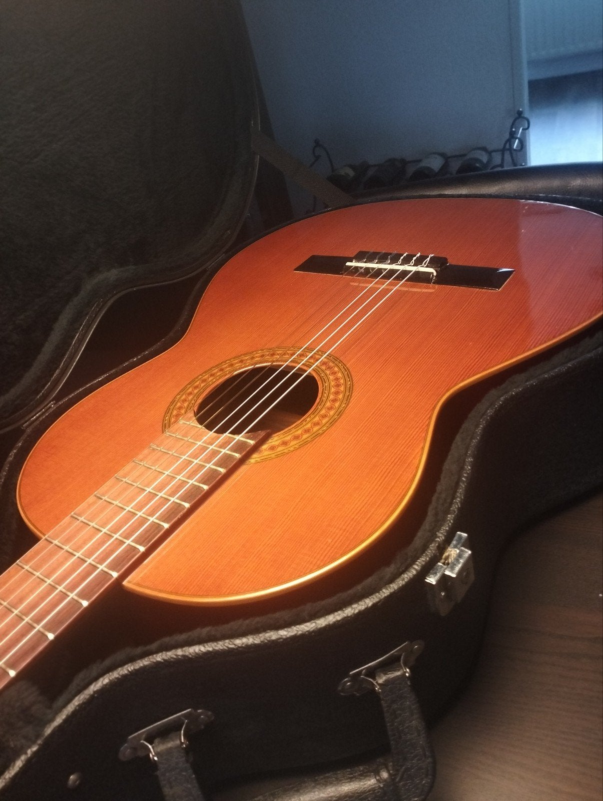 Raimundo 112 gitaar "nieuwstaat " incl. gitaarkoffer, Ophalen of Verzenden, Zo goed als nieuw, Klassieke of Spaanse gitaar