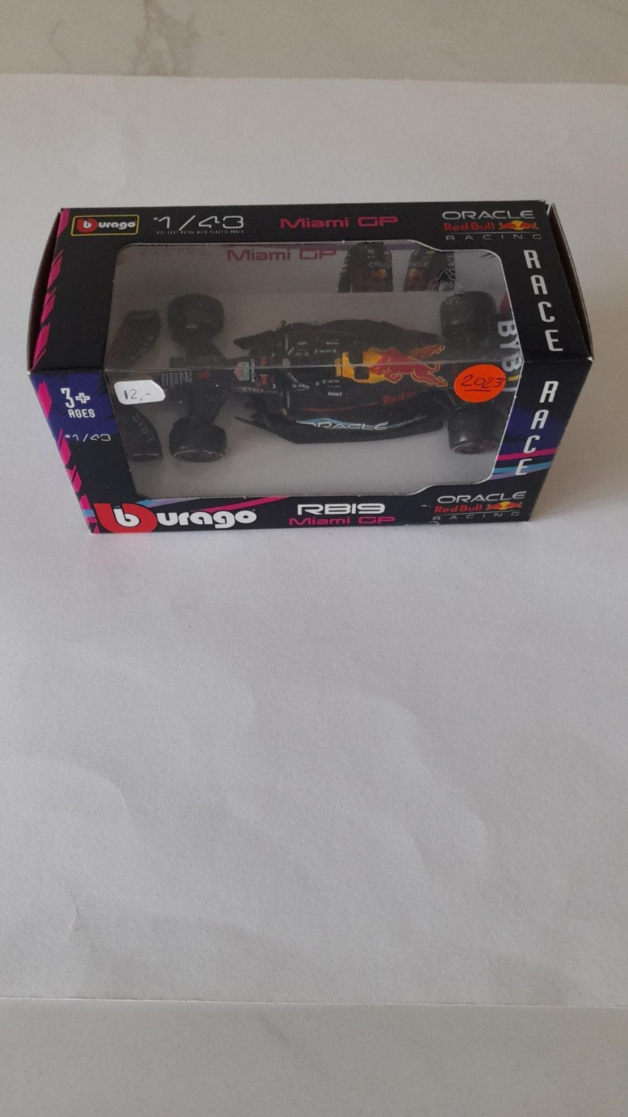Bburago Red Bull F1 RB19 Max Verstappen Miami GP 2023, Hobby en Vrije tijd, Modelauto's | 1:43, Ophalen of Verzenden, Nieuw, Auto