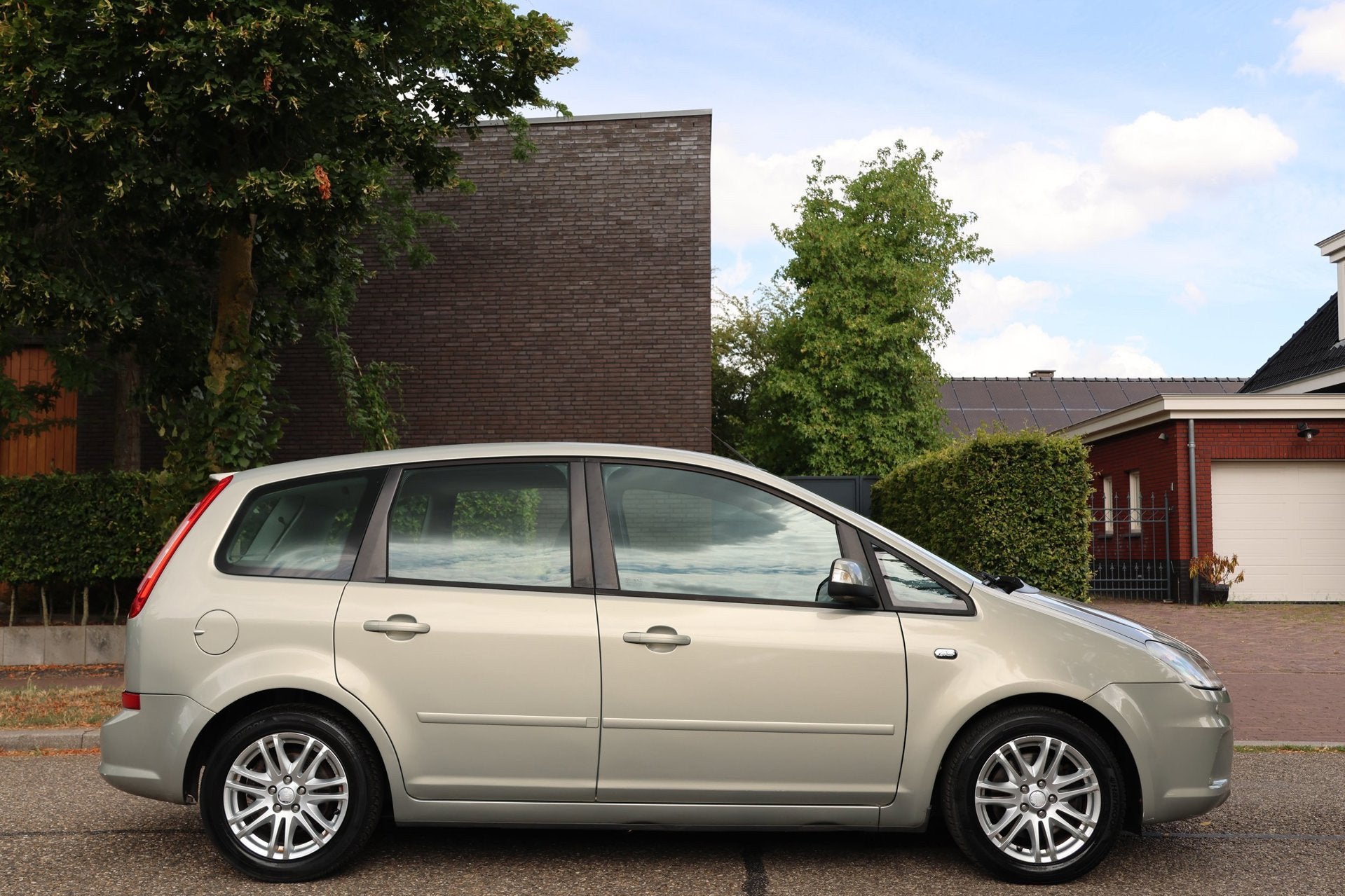 Ford C-Max 2.0-16V Ghia | AUTOMAAT | NAVI | CLIMA | CRUISE |, Auto's, Ford, Gebruikt, Leder, Bedrijf, 695 kg