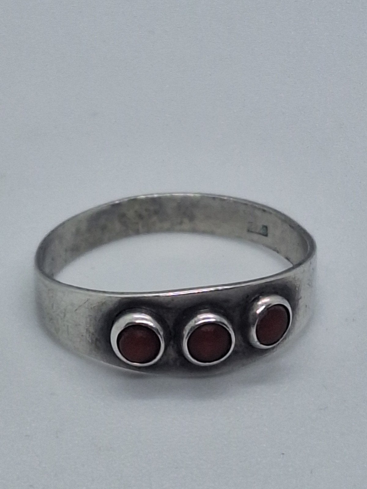 Zilveren ring met bloedkoraal, maat 18, Sieraden, Tassen en Uiterlijk, 18 tot 19, Gebruikt, Ophalen of Verzenden, Met edelsteen