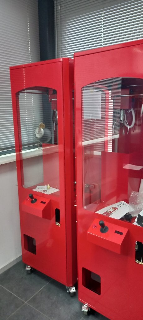 surprise automaten, Ophalen